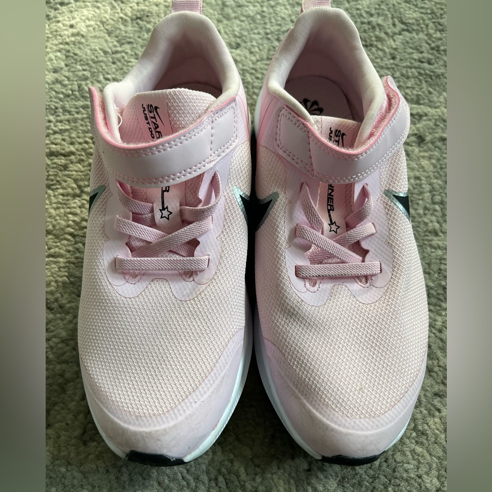 Brand new never worn nike girls sneakers size 3.